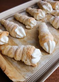 Cream Horn Filling, Valentines Recipes, Cream Horn, Puff Pastry Cream Puffs, Cream Horns, Puff Pastry Desserts, Puff Pastry Dough, Puff Recipe, Dessert Aux Fruits