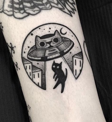 Cat Alien Tattoo, Alien And Cat Tattoo, Small Cat Tattoos, Ufo Tattoo, Beginner Tattoos, Alien Tattoo, Cat Tattoo Designs, Weird Tattoos, Wrist Tattoos For Women