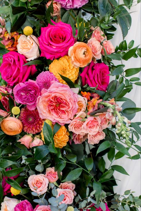 Orange And Pink Wedding, Bright Wedding Colors, Bright Wedding Flowers, Wedding Orange, Orange Wedding Flowers, Colorful Wedding Flowers, Wedding Day Tips, So Cal, Bright Wedding