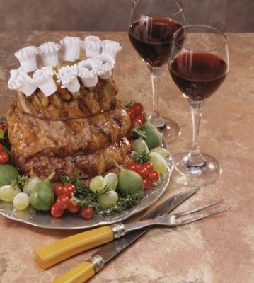 How to Cook a Beef Crown Roast Crown Roast Recipe, Prime Rib Roast Recipe Ovens, Crown Roast Of Pork, Leftover Prime Rib, Christmas Meal Ideas, Crown Roast, Prime Rib Dinner, Prime Ribs, Prime Rib Roast Recipe