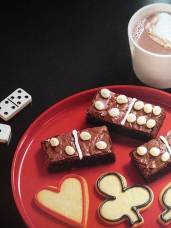 game night!! Prom Snacks, Brownie Design, Domino Brownies, Game Night Snacks, Game Night Party, Game Night Food, Brownie Mix Recipes, Cookie Brownie, Game Night Parties