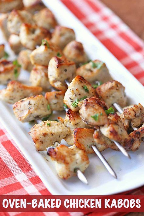 Oven Chicken Kabobs, Chicken Kabob Recipes, Juicy Baked Chicken, Oxtail Recipes, Kabob Recipes, Tasty Chicken, Chicken Kabobs, Oven Chicken, Oven Baked Chicken