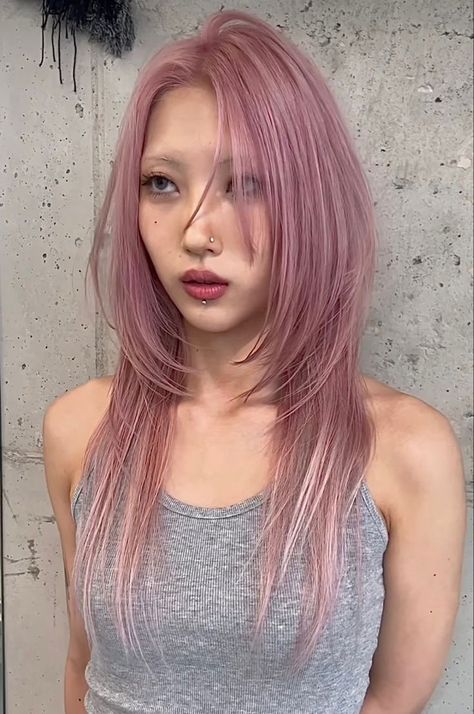 Hime Haircut, Asian Hair Color Ideas, Asian Hair Color, Hime Cut, Hair Color Asian, Baby Bangs, Hair Inspiration Long, Subtle Highlights, Pretty Hair Color