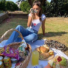 ɴᴇʜɪʀ 塩温化 (@nehirsanlidag) • Instagram photos and videos Picnic Inspiration, Cute Date Ideas, Romantic Picnics, Picnic Date, Picnic Time, Picnic Food, Aesthetic Y2k, Indie Aesthetic, Picnic Foods