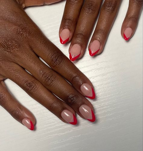 « V » French Manucure V Tip French Nails Short, V French Manicure, V French Tip Nails, V French Tip, French Tip Nails, French Manicure, French Nails, Red Nails, Simple Nails