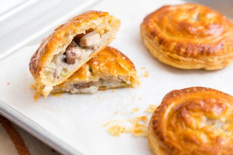 Mushroom and Chicken Hand Pies - The Missing Lokness Chicken Hand Pies, Mushroom And Chicken, Chicken And Mushroom Pie, Hand Pies Savory, Hand Pie Recipes, Chicken And Mushroom, Sweet Dumplings, Vegetarian Chicken, Hand Pie