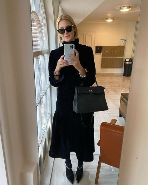 Kelly Rutherford Instagram, Mum Vibes, Kelly Rutherford Style, Spy Style, Lily Van Der Woodsen, Birkin Mom, Kelly Rutherford, Black Patent Leather Pumps, Smart Outfit