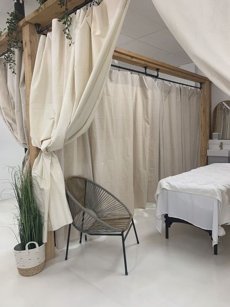 Sugaring Waxing, Spa Room Ideas, Massage Room Design, Spa Massage Room, Massage Room Decor, Facial Room, Massage Therapy Rooms, Home Spa Room, Nanaimo Bc