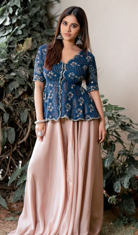 Short Kurti Designs With Skirt, Short Koti Dress Design, Skirt With Kurti Designs, Jacket For Lehenga, Koti Style Blouse For Lehanga, Koti Style Blouse, Lehnga Outfit, Indian Western Dress, Silk Kurtas