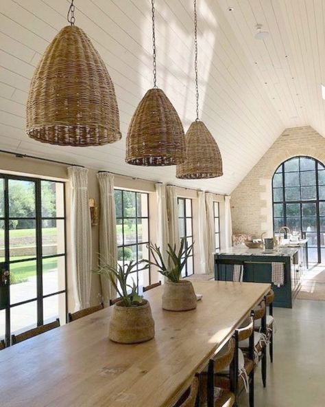 Susie Atkinson, European Country Kitchen, Inspiring Homes, Bespoke Kitchen Design, Insta Account, European Kitchens, Country Kitchen Designs, Rustic Kitchen Design, Classic Interior Design