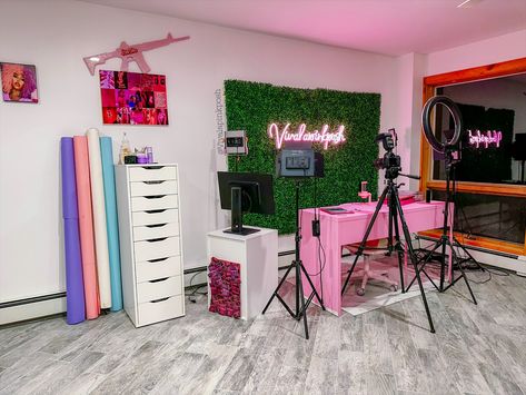 Women’s podcast set up Filming Room Youtube Aesthetic, In Home Makeup Studio, Filming Space Ideas, Filming Background Ideas Youtube, Diy Studio Decor, At Home Studio Set Up, Podcast Room Setup Ideas, Youtube Filming Backdrop, Filming Room Ideas Youtube