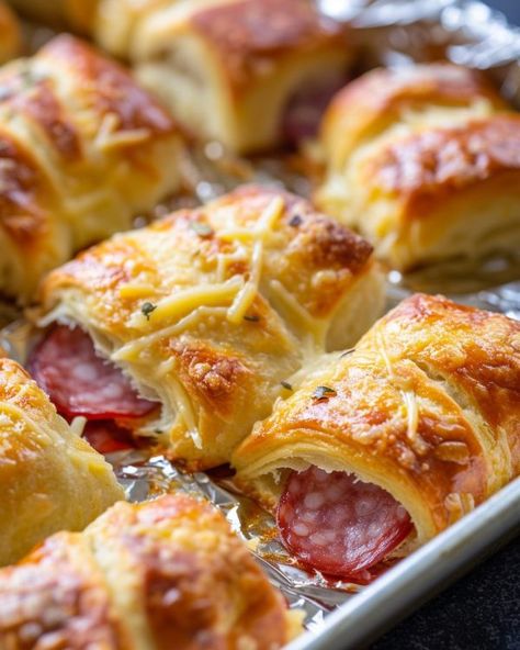 Football Sunday Snacks Appetizers, Football Sunday Lunch Ideas, Mini Croissant Appetizers, Sunday Snacks Appetizers, Football Tailgate Appetizers, Baked Antipasto, Winery Snacks Finger Foods, Hearty Appetizers For A Crowd, O'derves Appetizers