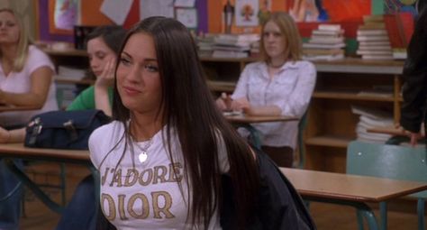 this j'adore dior shirt J Adore Dior, 1990 Style, Teenage Drama, Dior Shirt, 2000s Fashion Trends, 00s Fashion, Early 2000s Fashion, Jennifer's Body, 2000s Aesthetic