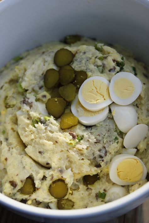 The Pioneer Woman's Potato Salad Recipe Is Basically Just Summer Mashed Potatoes — Tips & Techniques Pioneer Woman Potato Salad, Pioneer Woman Potatoes, Toast Hawaii, Best Potato Salad Recipe, Southern Potato Salad, Potato Salad Recipe Easy, Roast Beef Sandwich, Potato Salad With Egg, Pastas Recipes