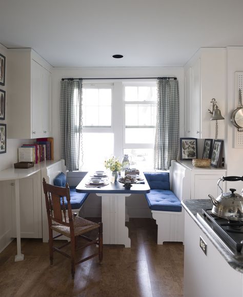 Mount Desert Island, Maine | Tom Scheerer Inc. Tom Scheerer, Built In Breakfast Nook, Bench Dining Table, Nook Furniture, Modern Breakfast Nook, Bench Dining, Nook Table, Built In Banquette, Kitchen Breakfast Nooks