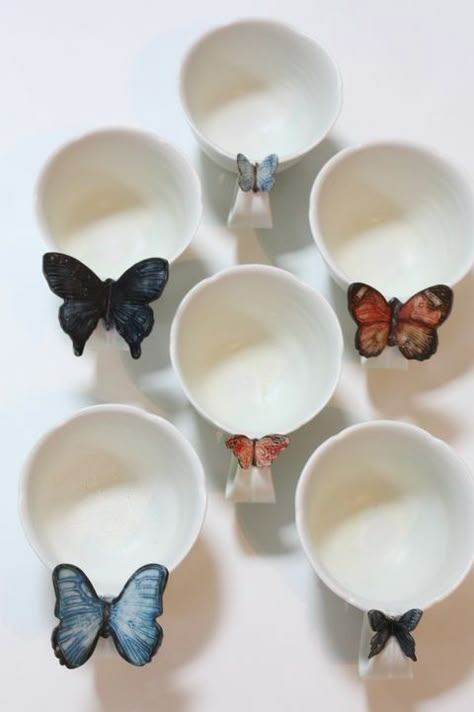 Butterfly Cup, Clay Workshop, Brown Clay, Pretty Mugs, Clay Diy Projects, Diy Ceramic, Clay Teapots, Pottery Inspo, Cerámica Ideas