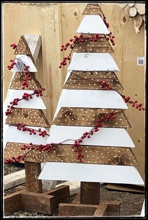 Pallet Wood Christmas, Prepare For Christmas, Pallet Tree, Christmas Diy Wood, Pallet Christmas Tree, Wooden Christmas Crafts, Pallet Christmas, Giving Gifts, Wood Christmas Tree