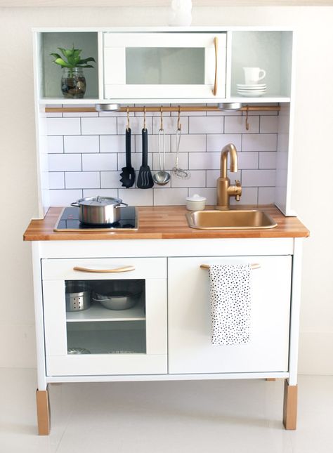 Cutest Ikea Hack: Duktig Play Kitchen Ikea Toy Kitchen, Ikea Play Kitchen Hack, Ikea Kids Kitchen, Ikea Toys, Ikea Play Kitchen, Ikea Duktig, Hacks Ikea, Desain Pantry, Play Kitchens