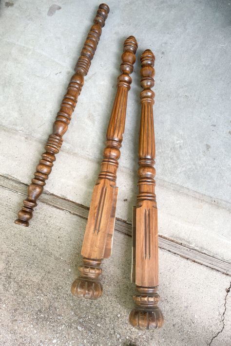 Searching for the perfect way to repurpose and old bed? I took a footboard from a bed I wasn't using and turned it into some gorgeous candlesticks. Here's how to make rustic DIY Candle Holders from old bedposts. Repurpose Spindles Ideas, Repurposed Spindles, Spindle Candle Holders, Spindle Candlesticks, Junk Decor, Spindle Crafts, Diy Candle Sticks, Guest Bedroom Makeover, Bed With Posts