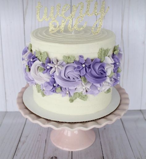 Birthday Cake For Women Simple, Decorative Desserts, Floral Cake Design, Flower Cake Design, Cake Designs For Girl, Purple Cakes Birthday, New Birthday Cake, Rosette Cake, Buttercream Cake Decorating