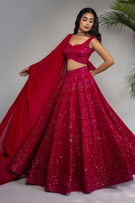 Beautiful Lehenga Choli, Cancan Lehenga Skirts, Very Simple Lehenga, Blouse Neck Designs For Lehenga, Latest Ghagra Designs, Cancan Skirt For Lehenga, Lehenga Designs Simple Latest, Lehenga Blouse Designs Crop Tops, Fuschia Lehenga