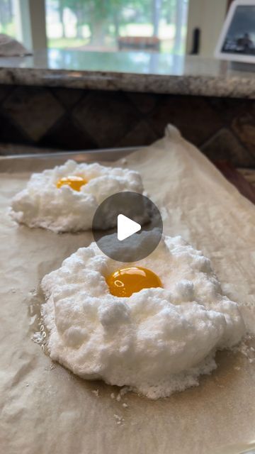 Eggs Whites Recipes, Egg Clouds, Peppers And Eggs, Chili Crisp Oil, Cloud Eggs, Keto Carnivore, Egg Food, Chili Crisp, Breakfast Quiche Recipes