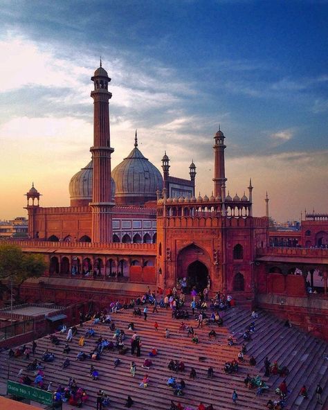 City Landscapes Delhi Monuments, Jama Masjid Delhi, Delhi Tourism, Delhi Travel, Jama Masjid, Mughal Architecture, Mosque Architecture, Beautiful Mosques, India Tour