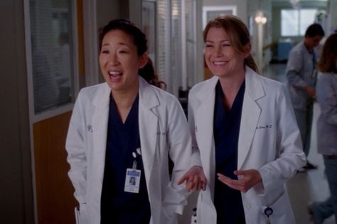 Christina Yang & Meredith Grey Cristina And Meredith, Meredith And Christina, Christina Yang, Greys Anatomy Funny, Greys Anatomy Characters, Dark And Twisty, Greys Anatomy Cast, Derek Shepherd, Cristina Yang