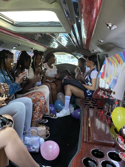 Birthday Limo Ideas Parties, Limo Ride Birthday Parties, Party Buss Ideas, Limo Birthday Party Ideas, Party Bus Aesthetic, Limo Pics, Limo Birthday Party, Limo Birthday, Party Bus Birthday