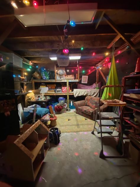 Comfy Hangout Room, Hang Out Room Ideas With Friends, Cool Hangout Spots, Shed Hangout Ideas Aesthetic, Aesthetic Basement Hangout, Hangout Spot Aesthetic, Teen Garage Hangout, Garage Hang Out Space Ideas, Clubhouse Design Interiors