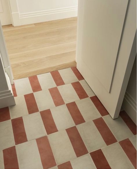 Terracotta Checkered Floor, Red Floor Kitchen, Terracotta Floor Kitchen, Interior Boho, 아파트 인테리어, Tile Inspiration, Terracotta Tiles, Kitchen Floor, Bathroom Floor