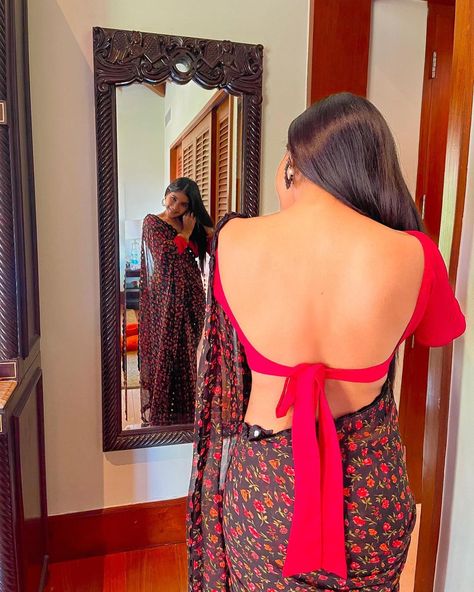 Sakshi Agarwal|Actress on Instagram: “Lets reflect on all that has happened in 2020 and be grateful that we are all still living in this beautiful world to make a better life…” Low Cut Blouses, Bridal Bun, Backless Blouse Designs, Indian Photoshoot, Saree Photoshoot, Backless Blouse, Stylish Sarees, Indian Saree, Indian Actress Hot Pics