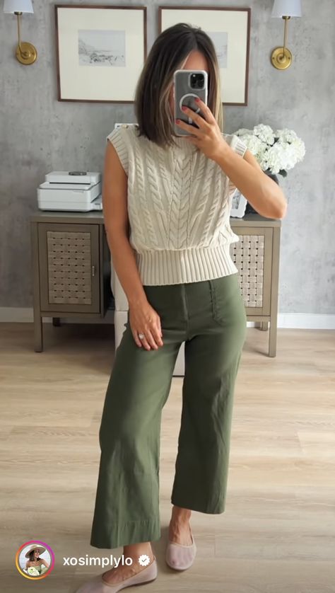 Green Chinos Women Outfit, Green Slacks Outfit Women, Chinos Women Outfit, Chinos Women, Slacks Outfit, Green Chinos, Women Outfit, Work Wear, Money