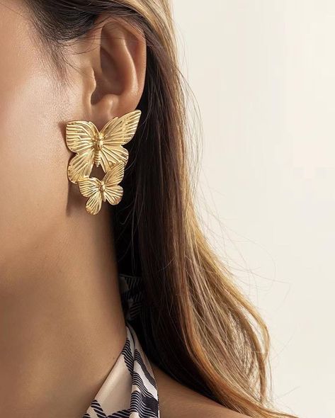 CELEBRITY FASHION EARRINGS UNIT PRICE:- 2,000 Order via IG/Whatsapp :-07016604911 Butterfly Dangle Earrings, Golden Butterfly, Butterfly Stud Earrings, American Diamond Necklaces, Western Earrings, Butterfly Earrings Stud, Golden Flower, Ethnic Earrings, Mothersday Gifts