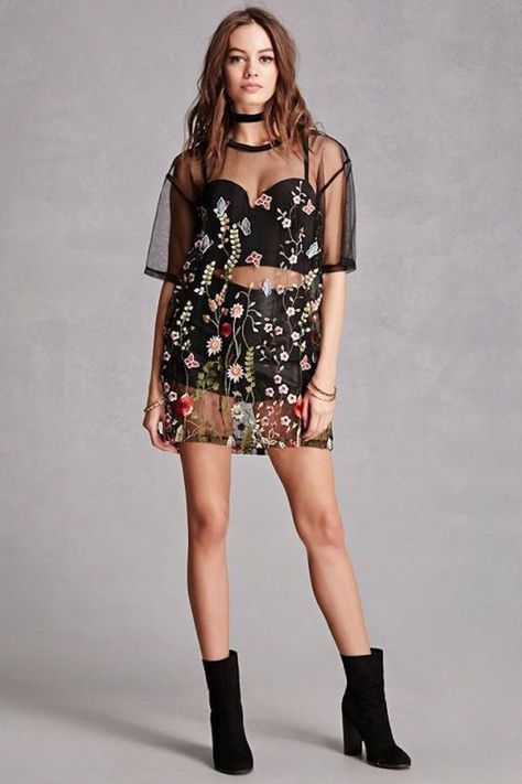 Talita Von Furstenberg Style, Look Da Festival, Diy Vetement, Look Retro, Style Muse, K Fashion, Coachella Outfit, Jaded London, Embroidered Tee