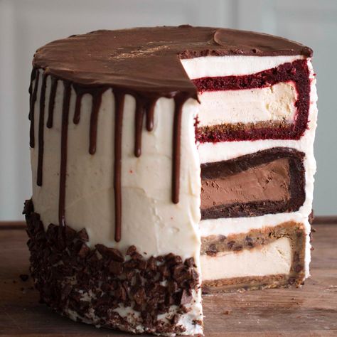 3 Layer Cheesecake, Triple Layer Cheesecake, Triple Cheesecake, Cake With Cheesecake Layer, Cheesecake Red Velvet, Layered Cheesecake, Layer Cheesecake, Icing Chocolate, Glaze Cake