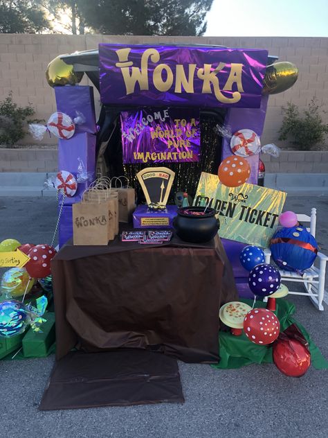 Candy Themed Trunk Or Treat Ideas, School Themed Trunk Or Treat, Wonka Trunk Or Treat Ideas, Willy Wonka Trunk Or Treat Diy, Willy Winks Trunk Or Treat, Trunk Or Treat Ideas 2024, Willy Wonka Pumpkin Decorating, Chocolate Factory Trunk Or Treat, Trunk Or Treat 2023