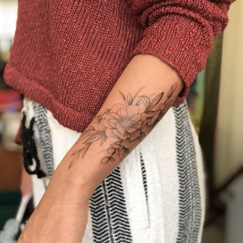 Tato Nama, Cuff Tattoo, Tattoo Diy, Flower Wrist Tattoos, Marvel Tattoos, Wallpaper Retro, Cat Tattoos, Inspiration Tattoos, Forearm Tattoo Women