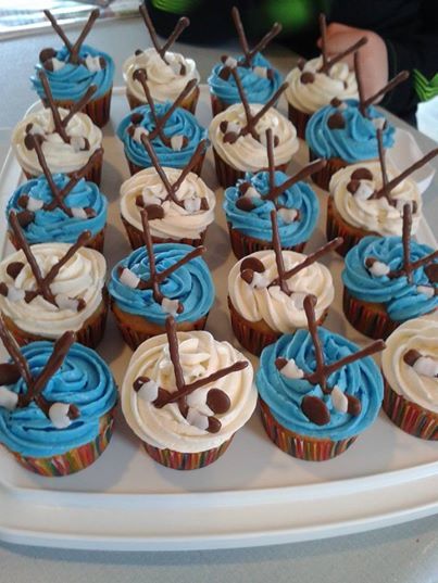 Hockey Fun Cupcakes Hockey Themed Cupcakes, Hockey Cupcakes Ideas, Hockey Cake Ideas, Hockey Treats, Hockey Banquet, Hockey Cupcakes, Hockey Birthday Cake, Hockey Cake, Hockey Cakes