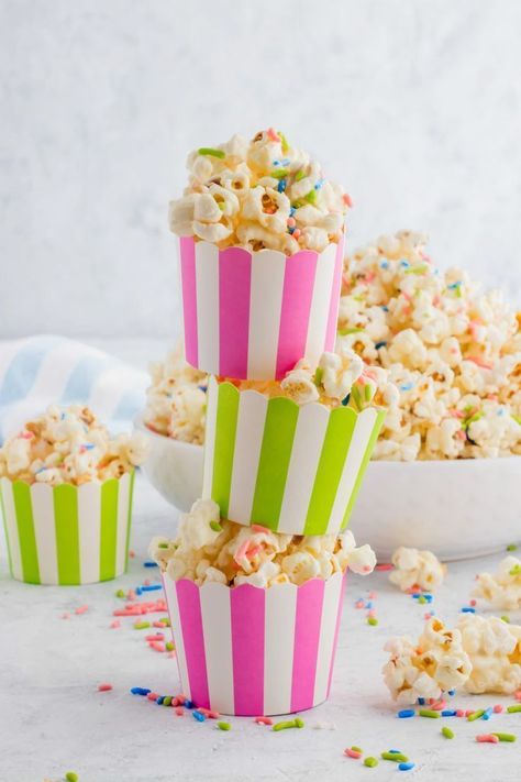 Funfetti Popcorn Recipes, Funfetti Popcorn, Marshmallow Desserts, Diy Popcorn, Healthy Bedtime Snacks, How To Make Marshmallows, Marshmallow Frosting, Fairy Bread, Popcorn Recipe