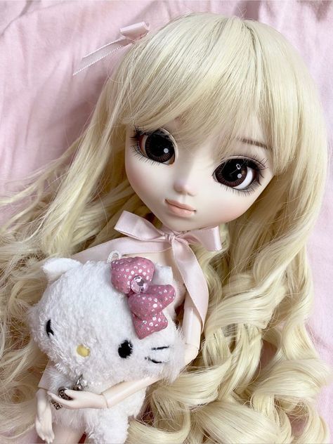 Blythe Dolls Cute, Pulip Doll, Charmmy Kitty, Doll Aesthetic, Dream Doll, Living Dolls, Pink Girly Things, Porcelain Doll, Doll Parts