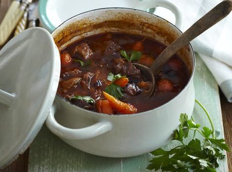 Feed the whole family or wow your dinner guests with this delicious beef stew by food editor Felicity Barnum-Bobb Beef Stew Dinner, 500 Calorie Meal Plan, Fedtforbrændende Mad, 500 Calorie Meals, 500 Calorie, 5 2 Diet, Tesco Real Food, Beef Casserole Recipes, Calorie Meal Plan