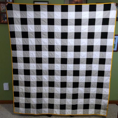 Plaid Quilt Pattern, Buffalo Check Quilt, Check Quilt, Buffalo Plaid Quilt, Plaid Quilts, Solid Fabric Quilts, Beginner Quilting Projects, Gingham Quilt, Beach Quilt