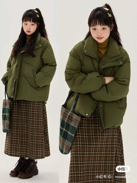 Japan Winter Outfit 2024, Juminocore Outfit Winter, Uniqlo Winter Outfit Women, Really Cold Winter Outfits, Green Plaid Skirt Outfit, Japanese Casual Outfits, Juminocore Outfit, Japanese Fall Fashion, Igari Fashion