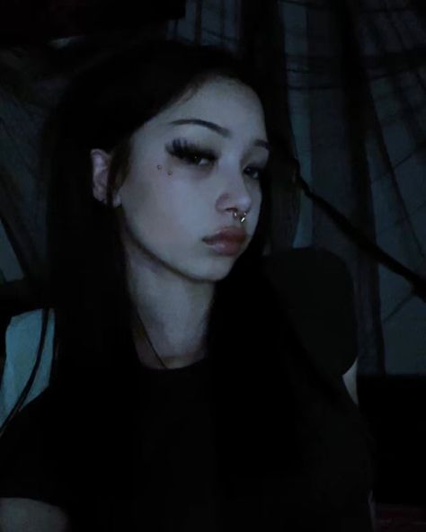 Fleur (@0fl3ur) • Instagram photos and videos Alt Girl Aesthetic, Goth Girl Aesthetic, Goth Baddie, Cute Nose Piercings, Facial Piercings, Emo Makeup, January 25, Grunge Makeup