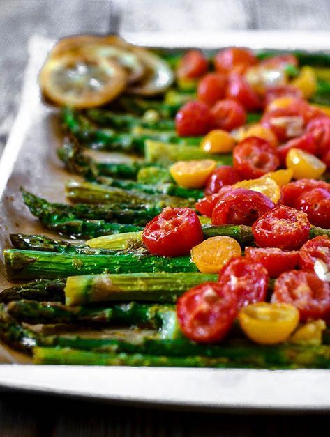 So yummy these Roasted Asparagus and Tomatoes, juicy ripe tomatoes roasted with crunchy and tender asparagus and garlic, makes the perfect side dish! Asparagus And Tomatoes, Tender Asparagus, Asparagus Recipes Oven, Tomatoes Roasted, Best Asparagus Recipe, Grilled Asparagus Recipes, Asparagus Recipes Baked, Oven Roasted Asparagus, Roasted Vegetable Recipes