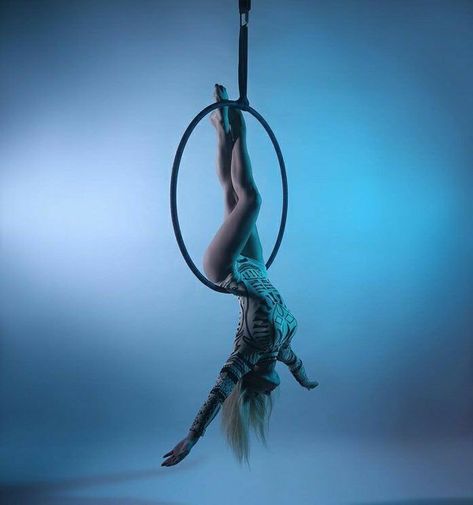 Aerial Hoop Moves, Lyra Aerial, Aerial Hoop Lyra, Circus Aesthetic, Aerial Fitness, Hoop Dance, Aerial Acrobatics, Pole Dancing Fitness, Aerial Dance