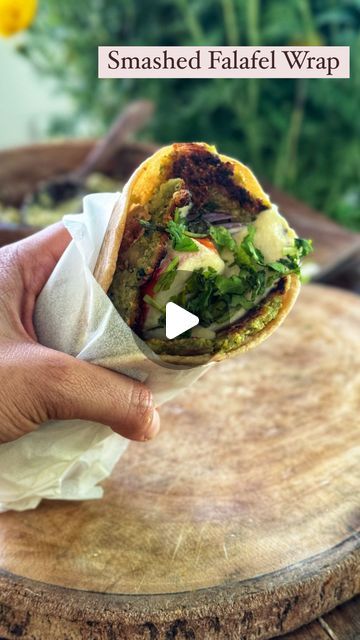 Smash Falafel Wrap, Smashed Falafel Wrap, Falafel Wrap Recipe, Wraps Recipes Vegetarian, Falafel Wraps, Falafel Sandwich, Falafel Wrap, Best Meals, Roti Recipe