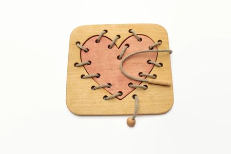 Lacing Toy, Diy Montessori Toys, Diy Educational Toys, Wooden Board Games, Wooden Educational Toys, Making Wooden Toys, Montessori Educational Toys, Dog Wedding, Paper Toys