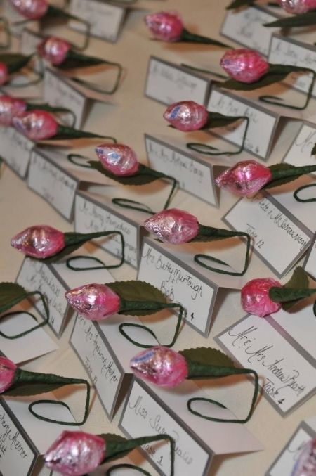 Hershey Kiss Rose Favor Place Cards Favor Place Cards, Hershey Kiss Roses, Hersey Kisses, Fake Rose Petals, Candy Wedding, Homemade Wedding Favors, Single Red Rose, Beauty And The Beast Party, Making Chocolate